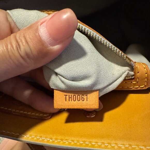 Louis Vuitton Reade Tote MM Leather Monogram Vernis Yellow Gold - Picture 17 of 17